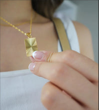 Load image into Gallery viewer, 18k Sunburst Pendant Necklace 18” Length