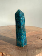 Load image into Gallery viewer, Apatite Point