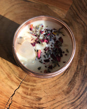 Load image into Gallery viewer, Rose Quartz Soy Candle - Autumn Breeze