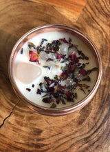 Load image into Gallery viewer, Rose Quartz Soy Candle - Pumpkin Mahogany